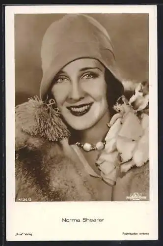 AK Schauspielerin Norma Shearer mit lächelndem Gesicht