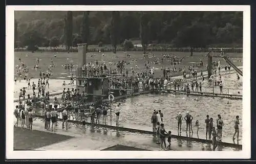 AK Freiburg i. Br., Badegäste im Freibad
