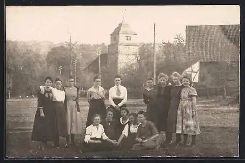 Foto-AK Wöllmarshausen, Junge Damen im Jahr 1920