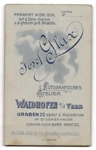 Fotografie Josef Glax, Waidhofen a. d. Ybbs, Graben 22, Bürgerliche Dame mit Pelz