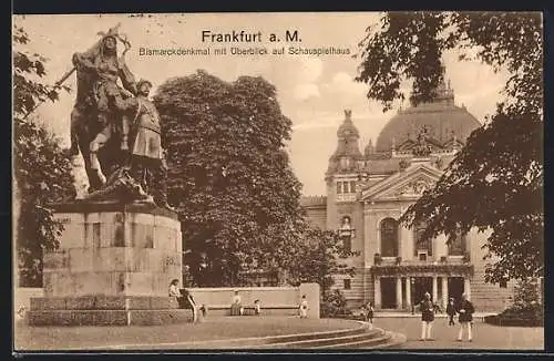 AK Frankfurt /Main, Bismarckdenkmal mit Durchblick auf das Schauspielhaus