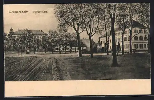 AK Germersheim, Paradeplatz mit Denkmal