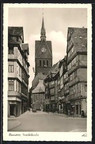 AK Hannover, Strassenpartie mit Blick zur Marktkirche