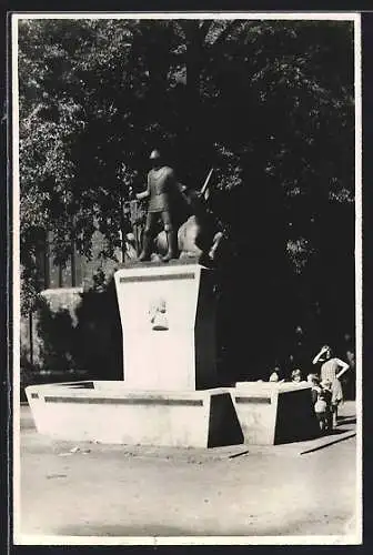 Foto-AK Braunschweig, Raabedenkmal mit Kindern