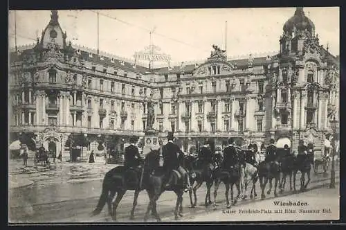 AK Wiesbaden, Kaiser Friedrich-Platz mit Hotel Nassauer Hof