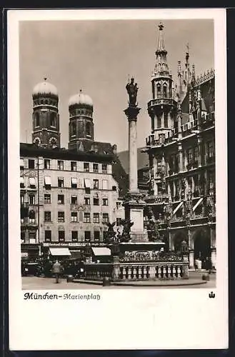 AK München, Marienplatz mit Geschäften, Kirche und Denkmal