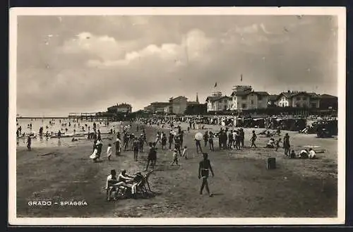 AK Grado, belebter Strand mit Zeltlager