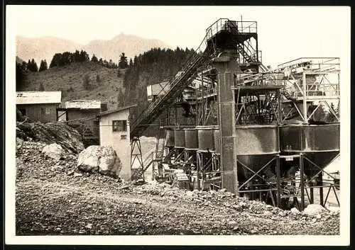 Fotografie unbekannter Fotograf, Ansicht Fischbachau, Bergwerk / Kieswerk am Wolfsee