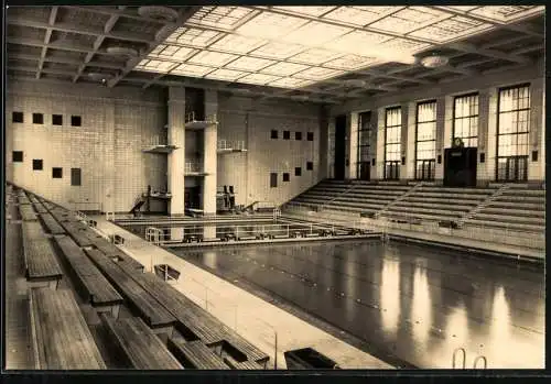 Fotografie Arppe, Rostock, Ansicht Rostock, Schwimmhalle mit Sprungturm