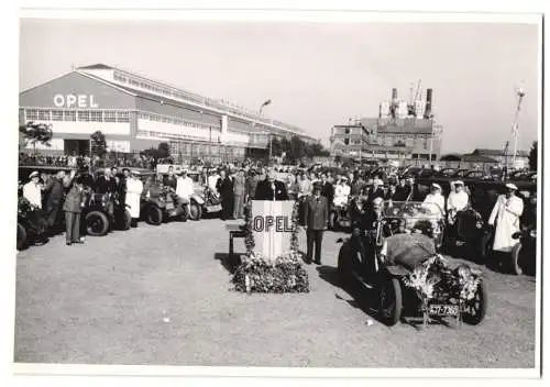 Fotografie Ansicht Rüsselsheim, Opel Werk Start der Internat. Veteranen Rally 1954 mit Opel 5 /12 Puppchen Fritz Hauxl