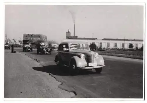 Fotografie Ansicht Rüsselsheim, Opel Olympia und Opel 5 /12 Puppchen bei der Internationalen Veteranen Rally 1954