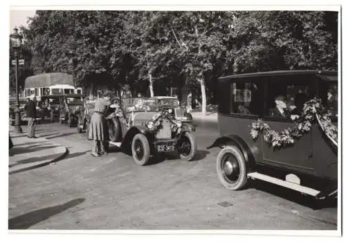 Fotografie Auto Opel Laubfrosch und weitere als Teil der Internationalen Veteranen Rally 1954