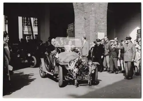 Fotografie Opel 5 /12 Puppchen mit Weinbauer Fritz Huxel am Start der Internationalen Veteranen Rally 1954