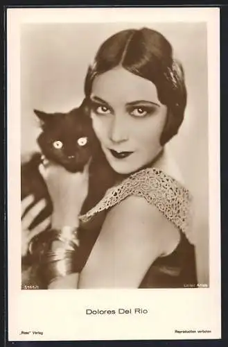 AK Schauspielerin Dolores Del Rio mit schwarzer Katze