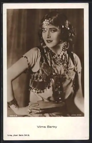 AK Schauspielerin Vilma Banky in orientalischer Tracht posierend