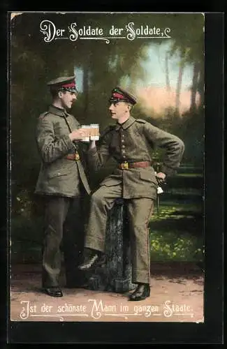 AK Soldaten in Uniform stossen mit Bier an, 1. Weltkrieg