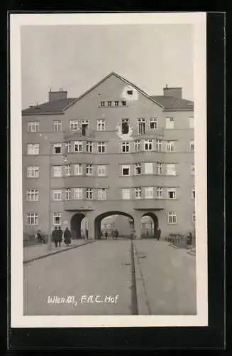 AK Wien, Gemeindebau F. A. C. Hof, Schäden durch Granattreffer