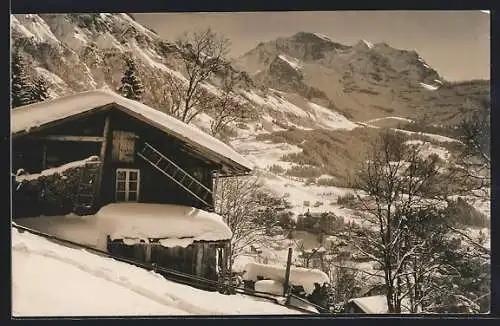 AK Wengen, schneebedeckte Berghütte und Jungfrau