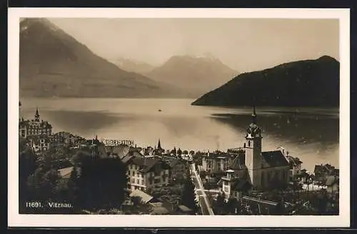 AK Vitznau, Totale mit Gebirgswand und See