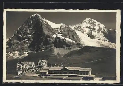 AK Kleine Scheidegg, Gebäudepartie mit Blick auf Eiger und Mönch