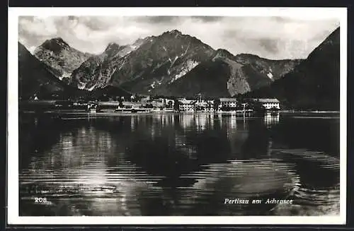 AK Pertisau, Blick vom Achensee zur Ortschaft