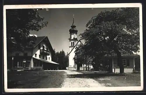 AK Judenstein bei Hall, Wegpartie mit Blick zur Kirche