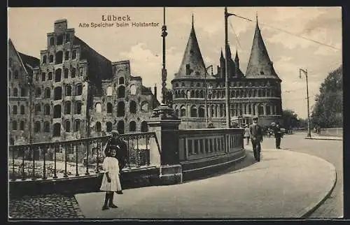 AK Lübeck, Alte Speicher beim Holstentor