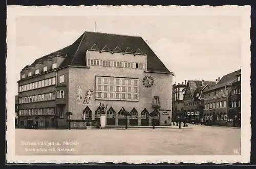 AK Schwenningen a. Neckar, Marktplatz mit Gasthaus zum Löwen, Stadtsparkasse und Rathaus