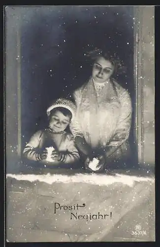 Foto-AK RPH Nr. 3537 /6: Mutter und Sohn formen Schneebälle am Fenster