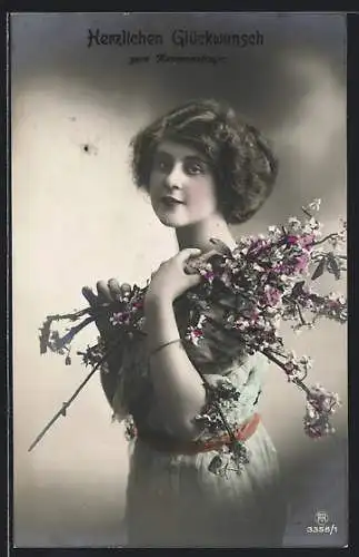 Foto-AK RPH NR: 3358 /1, Pfingsten, Frau mit Blütensträuchern
