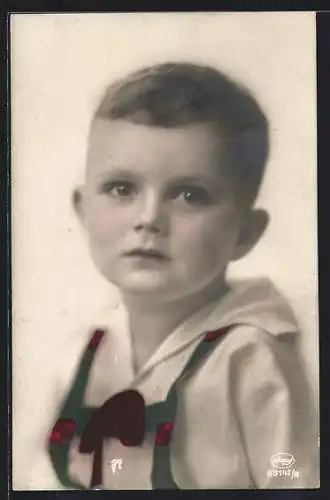 Foto-AK Amag Nr. 63141 /6: Portrait eines frechen Buben
