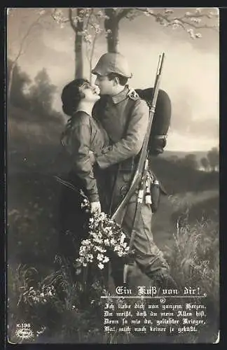 Foto-AK Amag Nr. K. 198: Soldat küsst seine Liebste