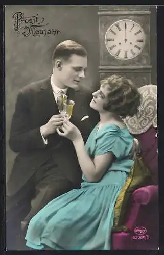 Foto-AK Amag Nr. 63366 /6: Liebespaar stösst mit Sekt auf das Neue Jahr an