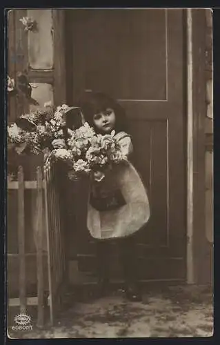 Foto-AK Amag Nr. 60800 /1: Mädchen mit Blumenkorb