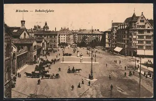 AK München, Kutschen auf dem Bahnhofplatz