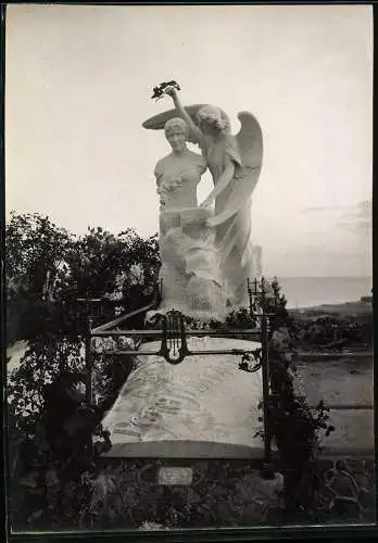Fotografie Post mortem, Friedhofs und - Grabkunst, Grabstelle mit Engel's-Statue