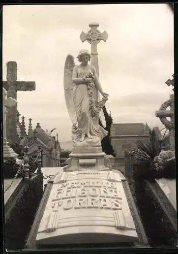 Fotografie Post mortem, Friedhofs und - Grabkunst, kunstvolle Grabstelle mit Engel-Statue