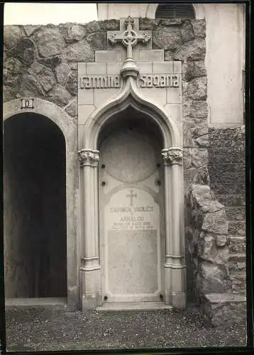 Fotografie Post mortem, Friedhofs und - Grabkunst, Mausoleum Eingang mit Verzierungen