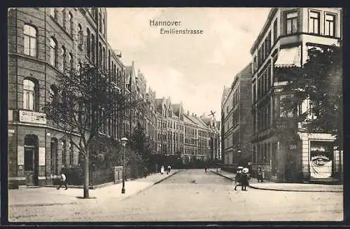 AK Hannover, Emilienstrasse mit Bäckerei & Konditorei und Obst- und Gemüsegeschäft