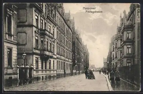 AK Hannover, Freitagstrasse mit Passanten