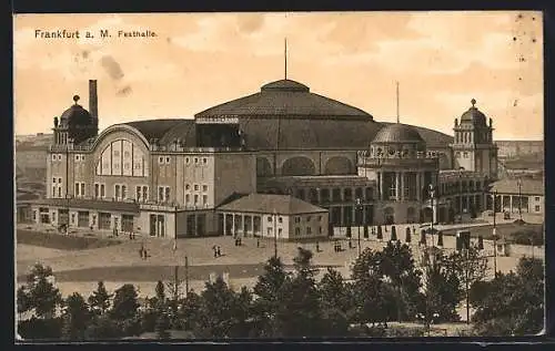 AK Frankfurt-Westend, Festhalle mit Passanten