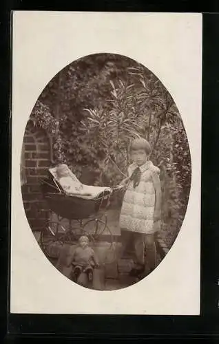 Foto-AK Mädchen mit Puppen und Puppenwagen, 1928