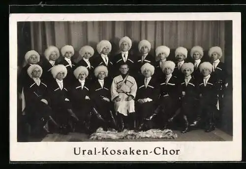 AK Ural-Kosaken-Chor in einem Gruppenbild