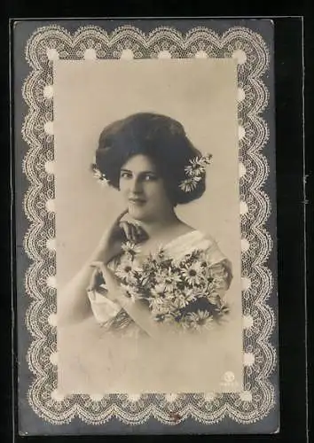 AK Frauenportrait in geklöppelter Spitze