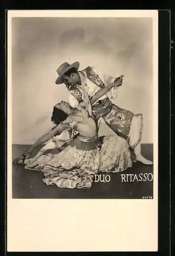 AK Duo Ritasso, Paar beim Tanzen in Trachtenkleidung