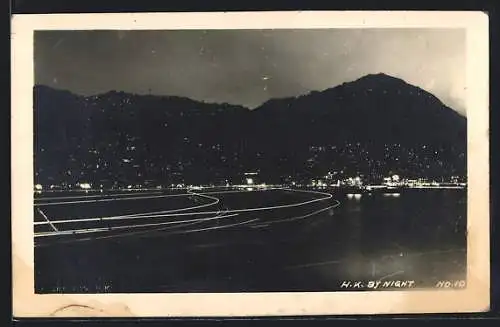 AK Hong Kong, Ortsansicht bei Nacht vom Wasser aus