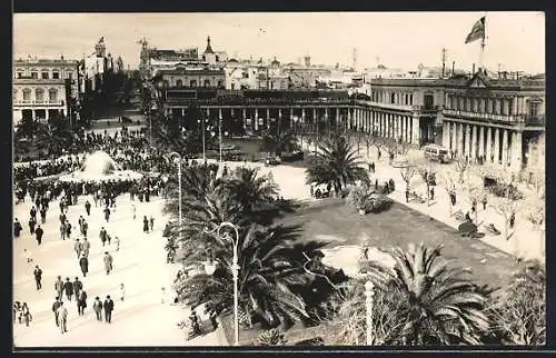 AK Montevideo, Plaza Independencia con mucha gente