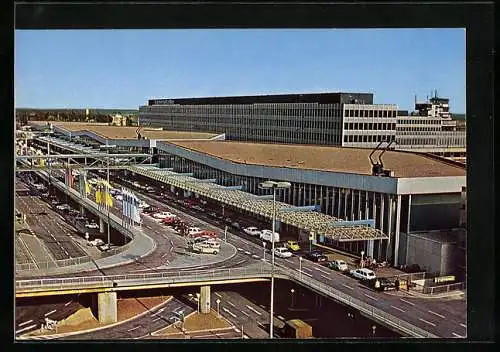 AK Frankfurt a/M, Flughafen, Hauptgebäude aus der Vogelschau