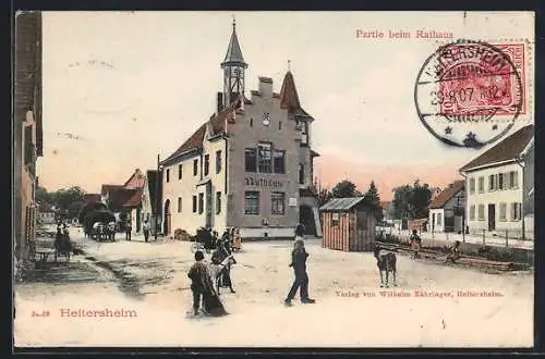 AK Heitersheim, Strassenpartie beim Rathaus, mit Holzhäuschen und Heuwagen