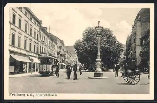 AK Freiburg i. Br., Friedrichstrasse, Kreuzung mit Strassenbahn